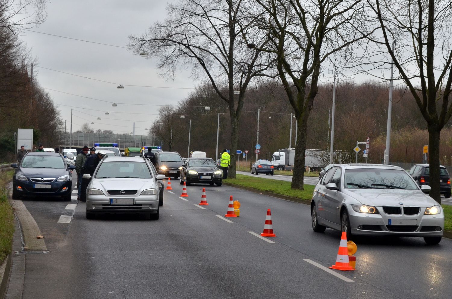 Verkehrskontrolle der Polizei bei Tag