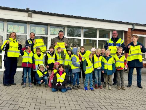 Kinderwarnwestenübergabe